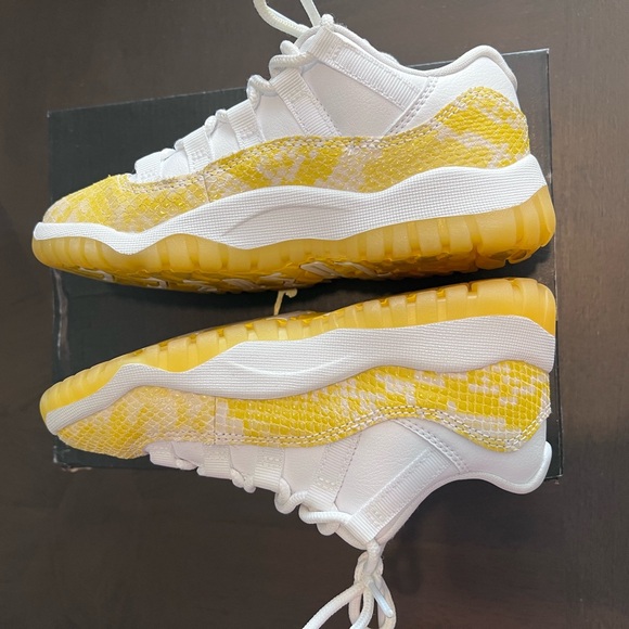 Jordan 11 Low 'Yellow Python' - Picture 6 of 10